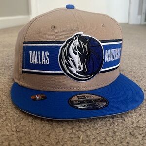 Brand new with tags
Dallas mavericks New Era SnapBack